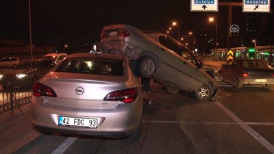 ust gecit - Zincirleme trafik kazası: 2 yaralı - KONYA  Videosu