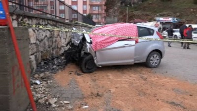 cenaze araci -  Kontrolden çıkan otomobil duvara çarptı: 1 ölü  Videosu