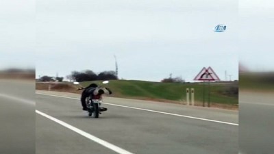 tehlikeli yolculuk -  Motosiklet üzerinde tehlikeli yolculuk kamerada  Videosu