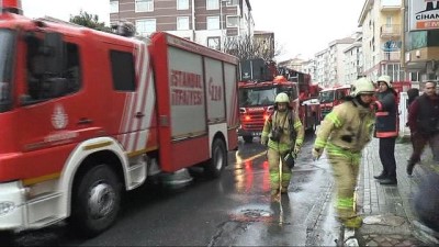 mahsur kaldi -  Avcılar'da 3 katlı bir binanın orta katında yangın çıktı  Videosu