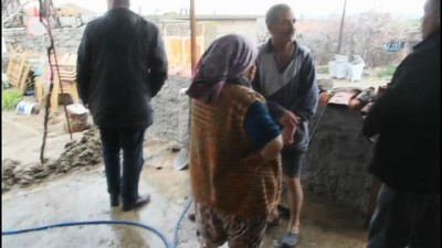 koy muhtari -  Ezine'de sel felaketi...Evleri su bastı, hayvanlar telef oldu  Videosu
