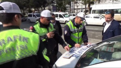 isik ihlali -  Kırmızı ışıktan geçen sürücü trafik cezasına sevindi Videosu