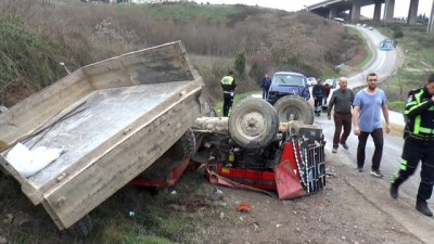 ilk mudahale -  İzmit'te traktör minibüsle çarpıştı: 4 yaralı Videosu