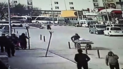 akaryakit istasyonu - Motosiklet kazası güvenlik kamerasında - AĞRI Videosu