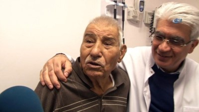 yasli adam -  Bacaklarını kullanamayan 88 yaşındaki hasta ameliyat oldu, 4 gün sonra yürümeye başladı  Videosu