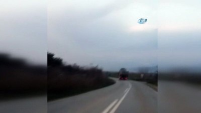 amator kamera -  Çekiciye yüklenen kamyon kazaya davetiye çıkardı  Videosu