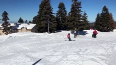 yaris -  Uludağ'da renkli görüntüler. Fransız tatilciler paraşütle kaydı  Videosu