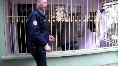  Baskında uyuşturucuyu klozet ve sobaya attı 