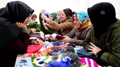 multeci kampi - KYK'lı kız öğrencilerden Mehmetçik'e destek - SAKARYA Videosu