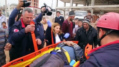 cati kati - Üzerine inşaat kalıbı düşen işçi yaralandı - ANTALYA Videosu