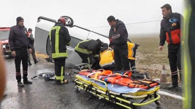  Kamyon ile otomobil çarpıştı: 1 ölü, 2 yaralı 