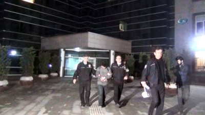  Karısını satırla döven şahıs tutuklandı