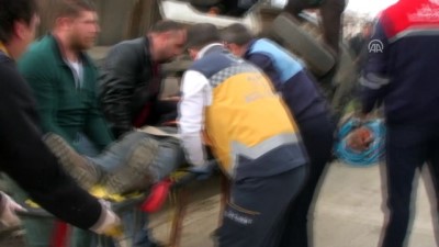 direksiyon - Otomobil ile kamyonet çarpıştı: 4 yaralı - BURSA  Videosu