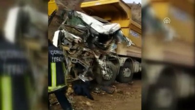 Toprak yüklü kamyon, kamyonun üzerine devrildi: 1 ölü, 1 yaralı - ÇORUM