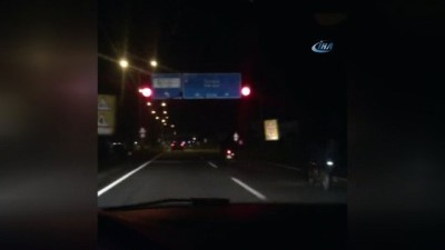 motosiklet surucusu -  Trafikte tehlikeli akrobasi kamerada  Videosu