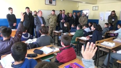 spor ayakkabi - Yüksekova'da 378 öğrenciye eşofman ve ayakkabı yardımı - HAKKARİ Videosu