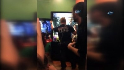 mahsur kaldi -  - ABD'de bir çocuk oyun makinesinin içinde mahsur kaldı Videosu