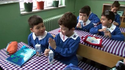 sut dagitimi - Vali Özdemir, 'Okul Sütü Programı' kapsamında öğrencilere süt dağıttı - EDİRNE  Videosu