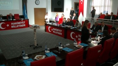  10 üyenin katılmadığı belediye meclisi ertelendi 