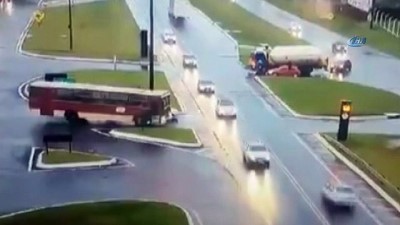  - Brezilya’da Otobüs İkiye Bölündü 