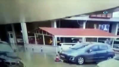  İzmir'de silahlı saldırı anı güvenlik kamerasında