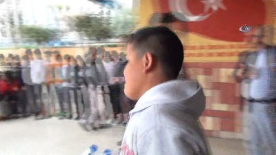  Mersinli öğrencilerden Mehmetçiğe bir kamyon su