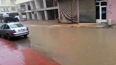 trafik isigi -  Nurdağı'nda sağanak yağış nedeniyle yollar göle döndü  Videosu