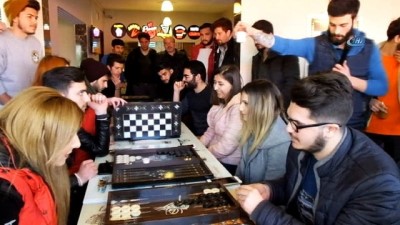  Üniversiteliler tavla turnuvasına katıldı 