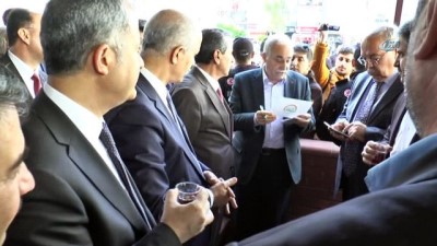 cig kofte -  Bakan Fakıbaba çiğ köfte tartışmasına noktayı koydu; “Benim eşim çiğ köfteyi çok iyi yapar... Çiğ köfte en güzel yapanındır”  Videosu