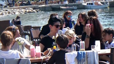 yabanci turist - Mart ayında deniz keyfi - MUĞLA Videosu