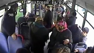 kalp masaji -  PTT personeli otobüste kalbine yenik düştü... Yaşananlar kameraya yansıdı Videosu