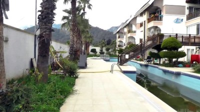 mahsur kaldi -  Sahibi sınır dışı edilen kedi itfaiye tarafından kurtarıldı  Videosu