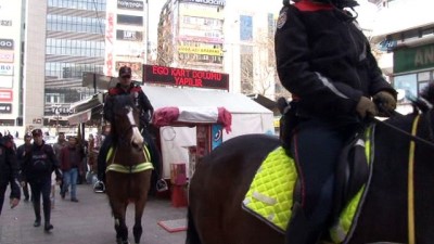 yaris -  Atlı polisleri gören vatandaşlardan selfie kuyruğu  Videosu