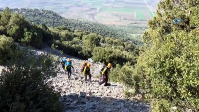 mahsur kaldi -  100 metrede mahsur kalan keçiyi DAK kurtardı Videosu