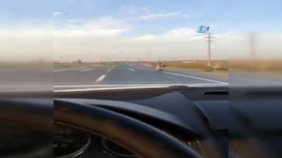 amator -  Motosiklete yüz üstü yatarak trafikte gitti  Videosu