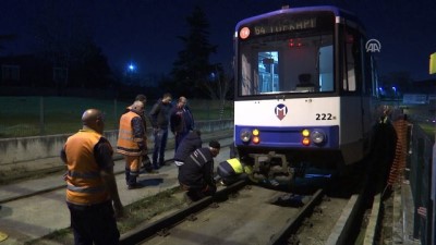 teknik ariza - Teknik arıza nedeniyle tramvay seferleri durdu (2) - İSTANBUL Videosu