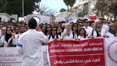 zorunlu askerlik - Tunus'ta doktorlardan protesto Videosu