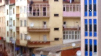 uttu -  Balkon kaplama işçisinin tehlikeli çalışması kamerada  Videosu