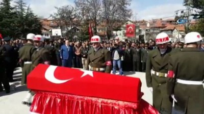 koy mezarligi -  Isparta şehidini son yolculuğuna uğurladı  Videosu