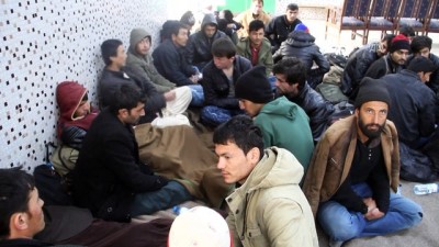 kacak - Kar ve tipide mahsur kalan kaçakları Mehmetçik kurtardı - VAN  Videosu