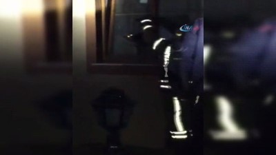 kurtarma operasyonu -  Pencereye sıkışan kediyi itfaiye ekipleri böyle kurtardı  Videosu