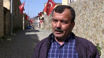 Evlerinden Türk bayrakları inmiyor - ÇANAKKALE 