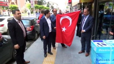 teroristler -  İskenderun Belediyesi esnafa Türk Bayrağı dağıttı  Videosu
