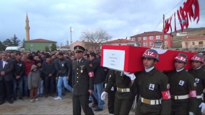 koy mezarligi -  Niğdeli Şehit toprağa verildi Videosu