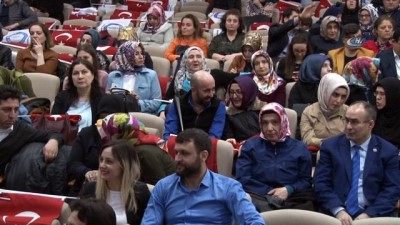  Sağlık çalışanları şiir ve türkülerle günlerini kutladı