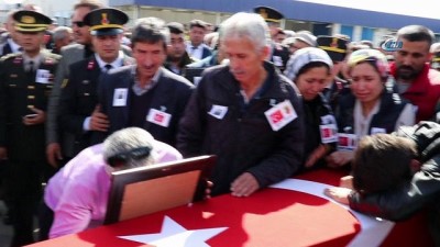 askeri toren -  Şehit Fatih Uysal'ın binler havalimanında karşıladı Videosu