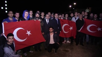 Yurtta kalan öğrencilerden Mehmetçiğe 'ışıklı' destek - EDİRNE