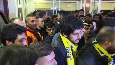 Derbi öncesi iki takım taraftarları buluştu - İSTANBUL