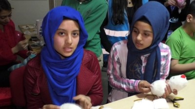 sosyal hizmet -  Mülteci çocuklar savaşın izlerini oyuncak yaparak unutuyor  Videosu