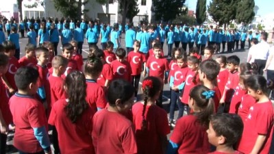 ilkokul ogrencisi -  360 öğrencinin bedenleriyle Türkiye haritası çizdiği Afrin koreografisi havadan görüntülendi  Videosu